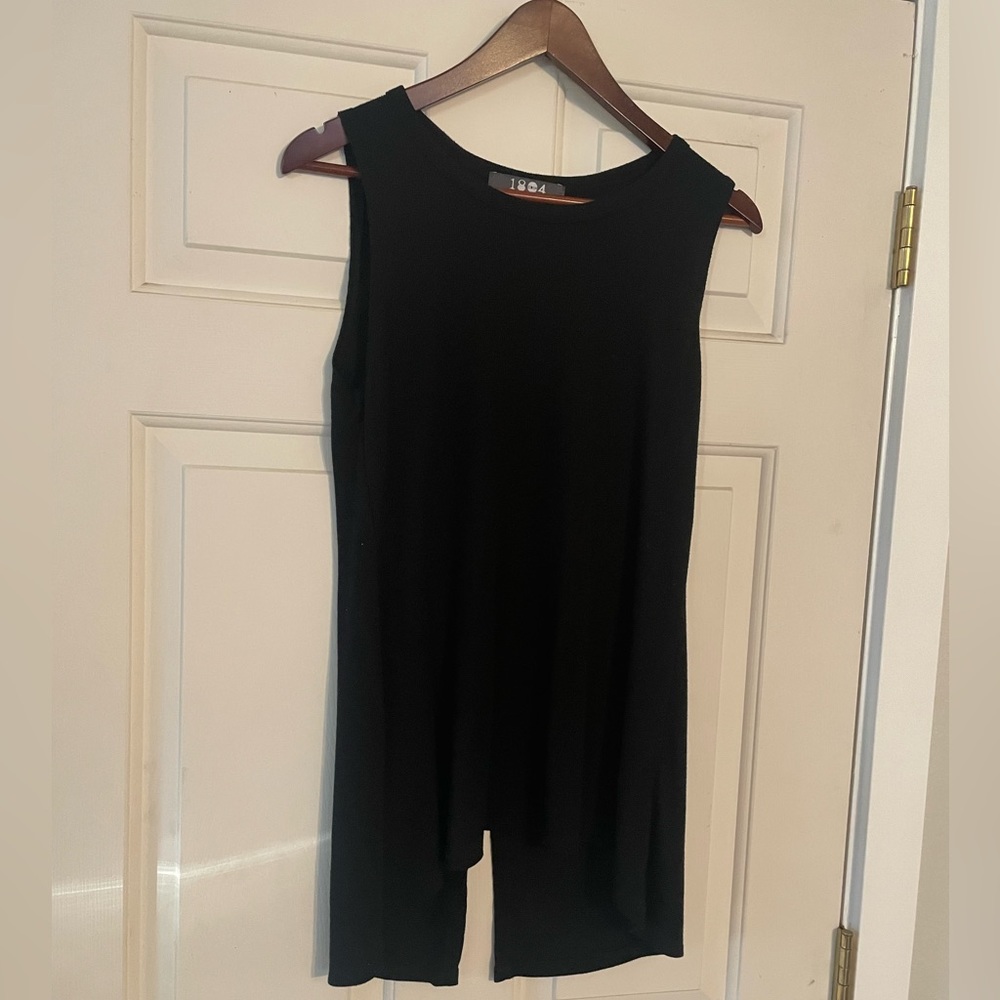 Coin 1804 Womens S Black Tank Top Button Back Split
